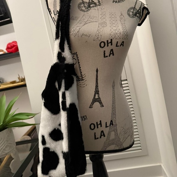 Fuzzy cow print tote Bag - Picture 4 of 5